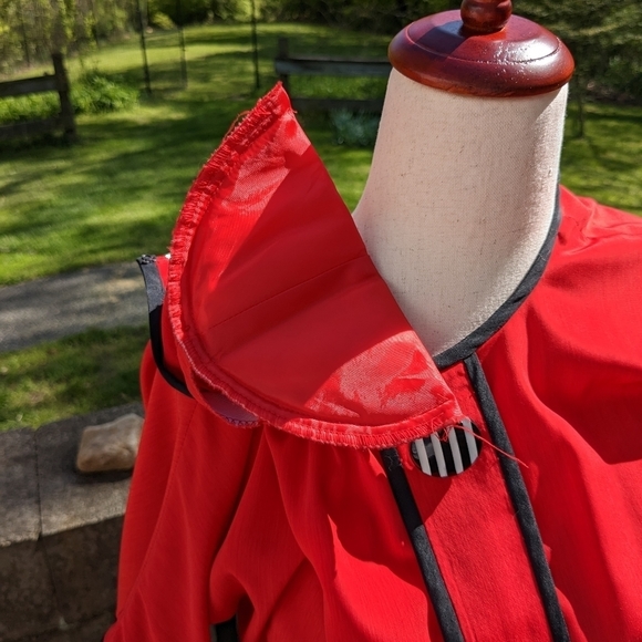 Vintage | Brownstone Studio | Short-Sleeved Red Dress with Pockets - Picture 7 of 7